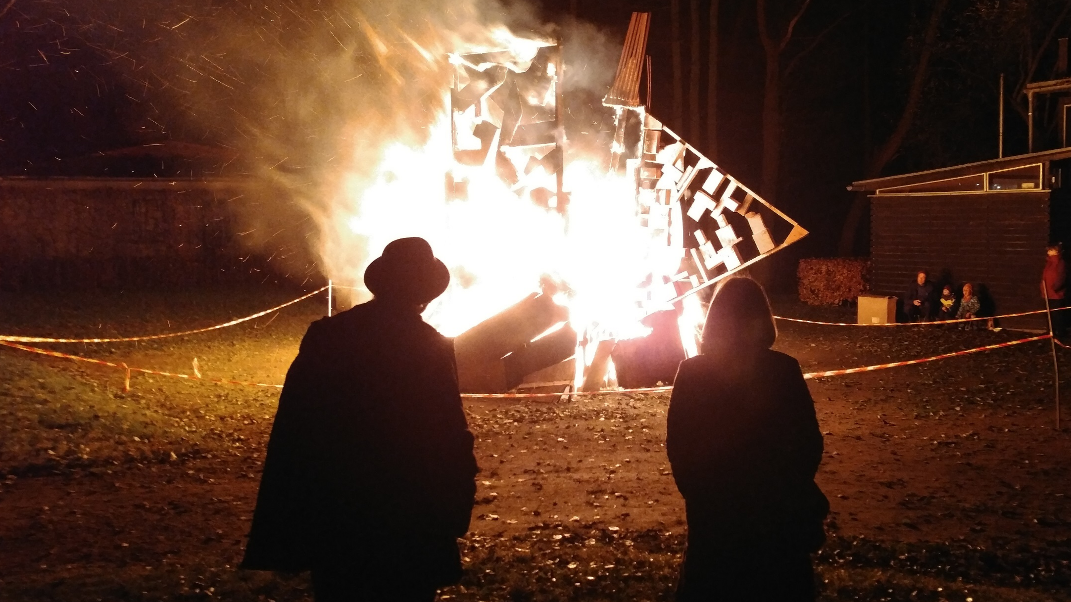 Feuerskulptur mit Elias Haisch Feuerskulptur mit Elias Haisch